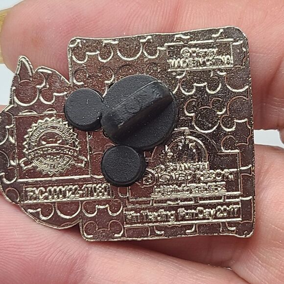 Disney Shanghai Resort 2017 Pin Trading Fun Day Official Pin - Picture 3 of 5